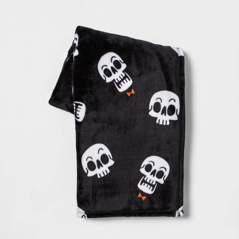 Skull Halloween Throw Blanket WhiteBlack - Hyde & EEK! Boutique